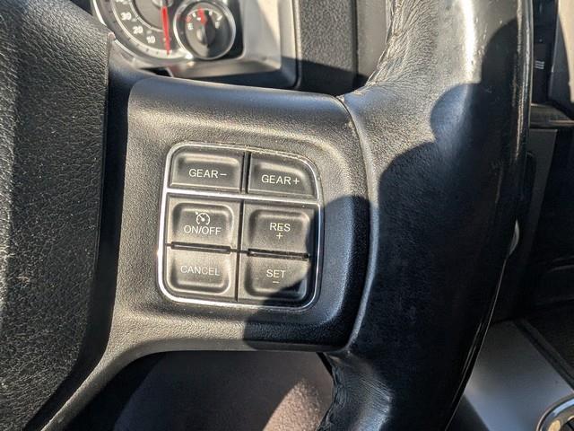 RAM 1500 4WD Quad Cab 140.5" Sport 2017