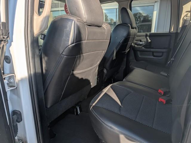 RAM 1500 4WD Quad Cab 140.5" Sport 2017