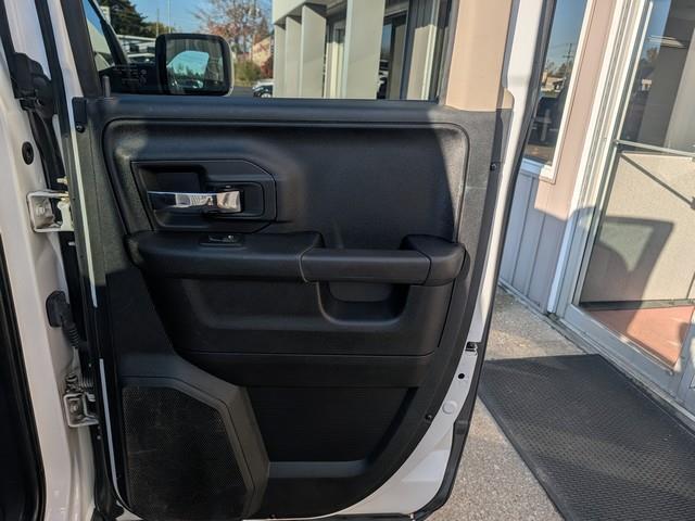 RAM 1500 4WD Quad Cab 140.5" Sport 2017
