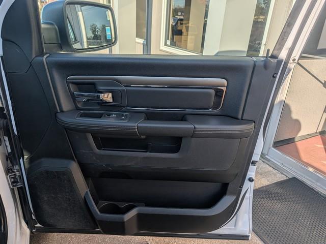 RAM 1500 4WD Quad Cab 140.5" Sport 2017
