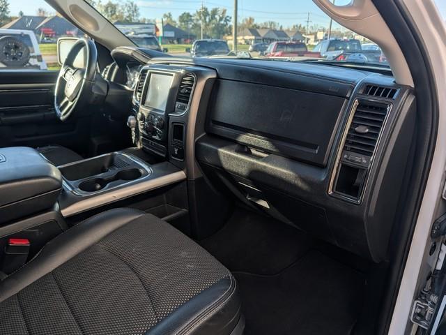 RAM 1500 4WD Quad Cab 140.5" Sport 2017