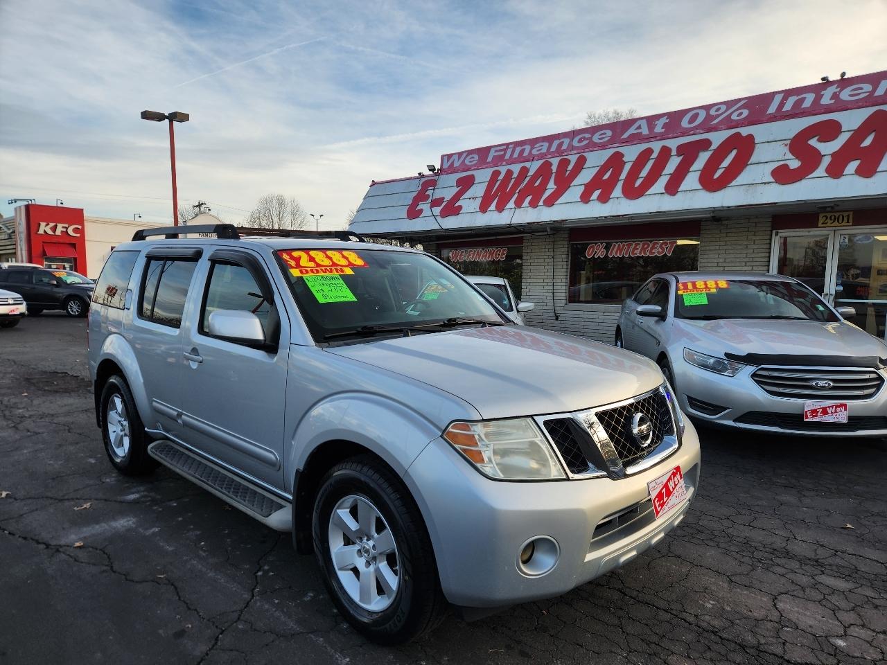 Nissan Pathfinder LE 2WD 2011