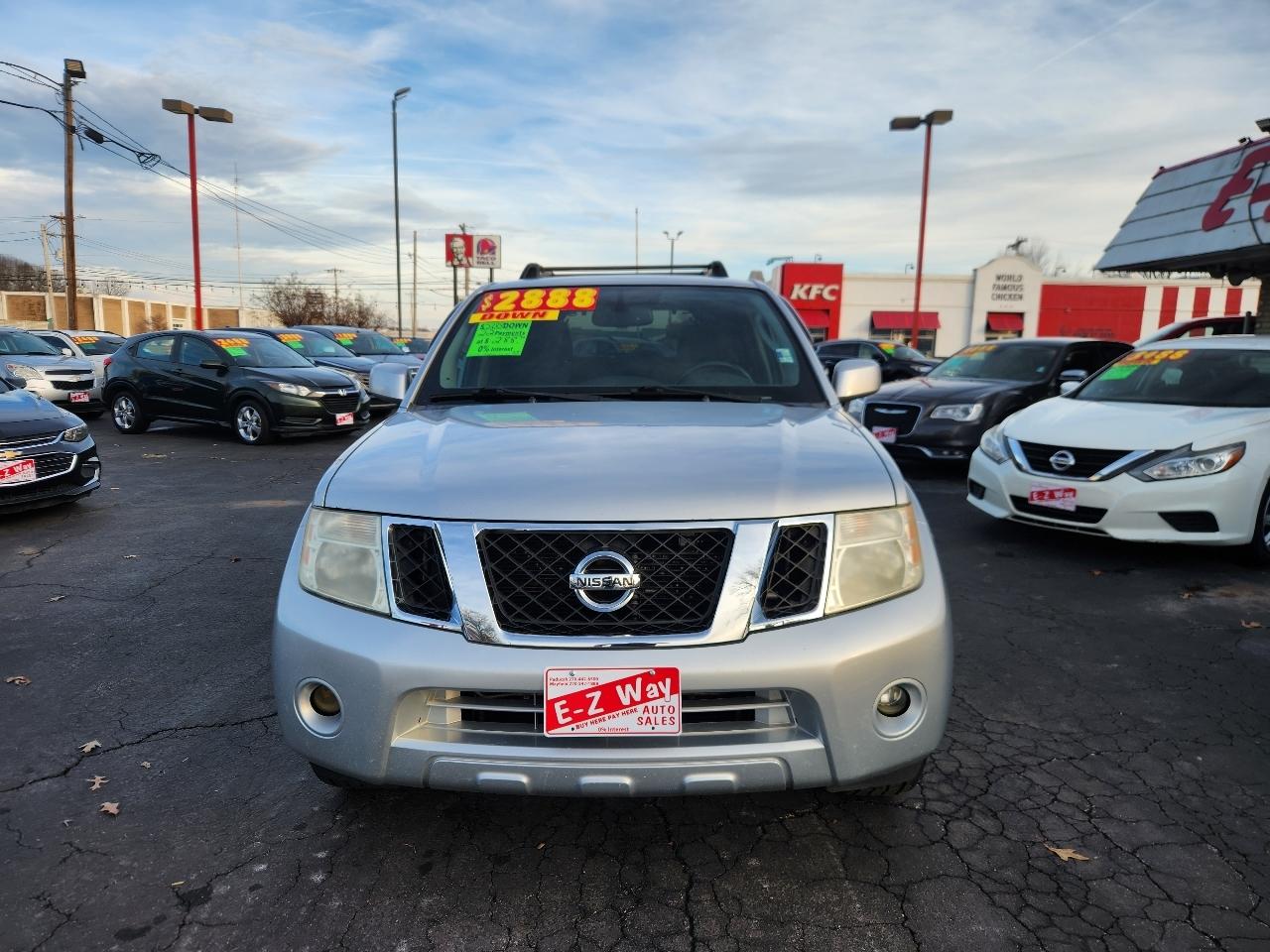Nissan Pathfinder LE 2WD 2011