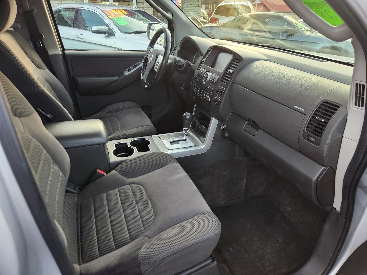 Nissan Pathfinder LE 2WD 2011