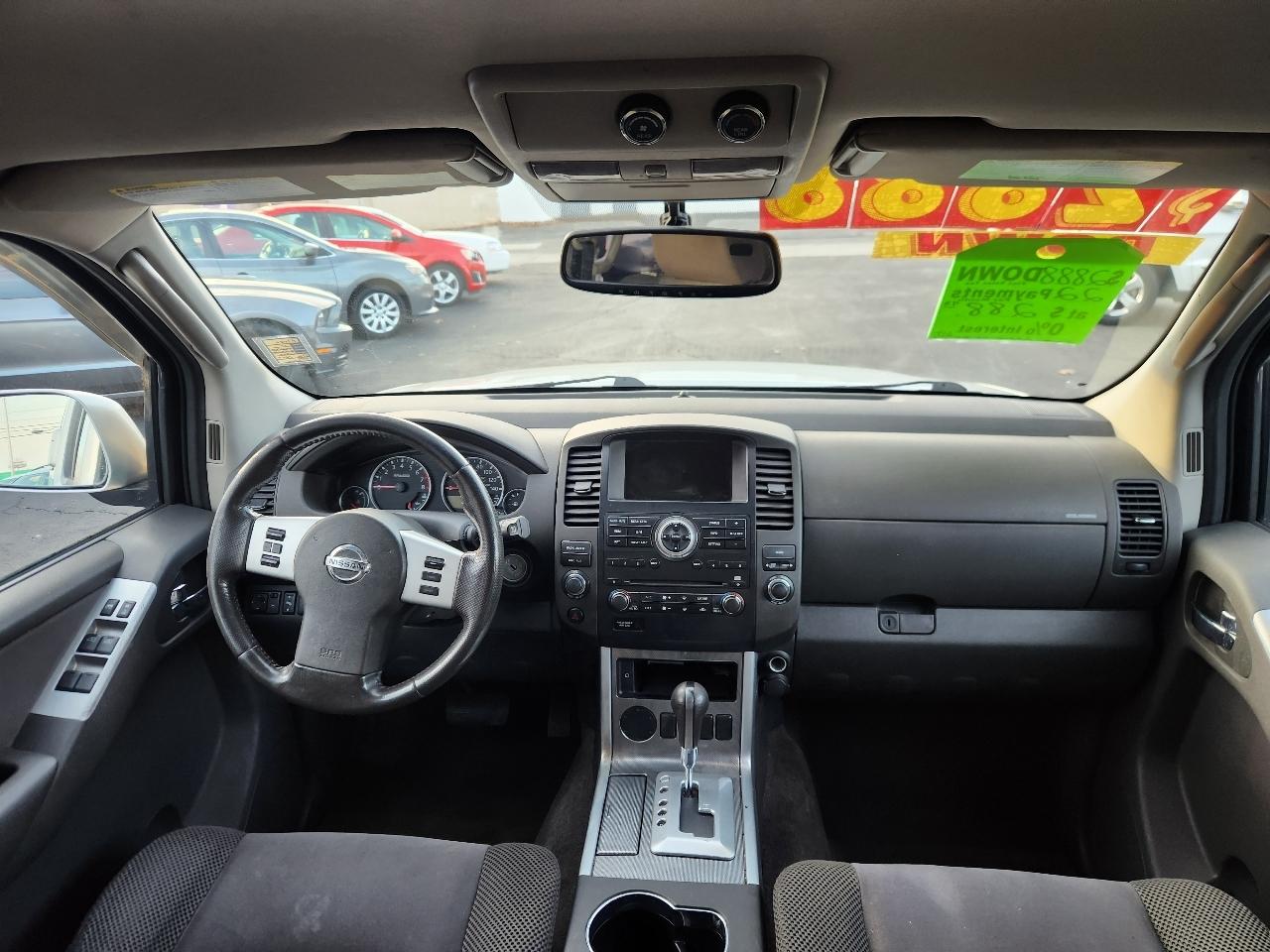 Nissan Pathfinder LE 2WD 2011