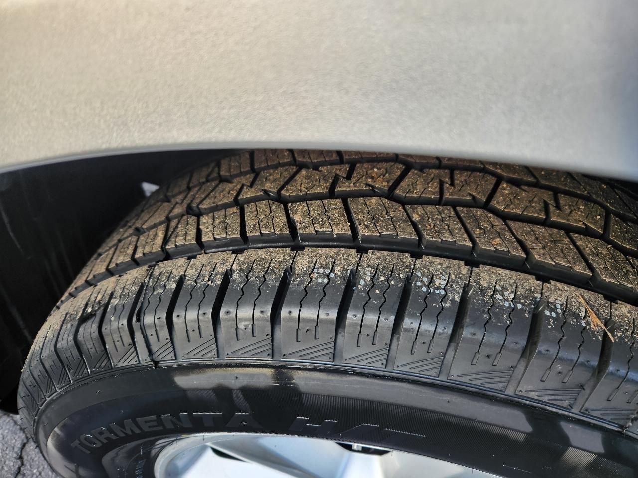 Nissan Pathfinder LE 2WD 2011