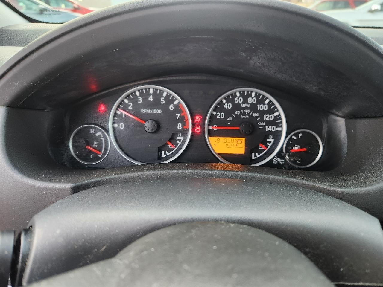 Nissan Pathfinder LE 2WD 2011