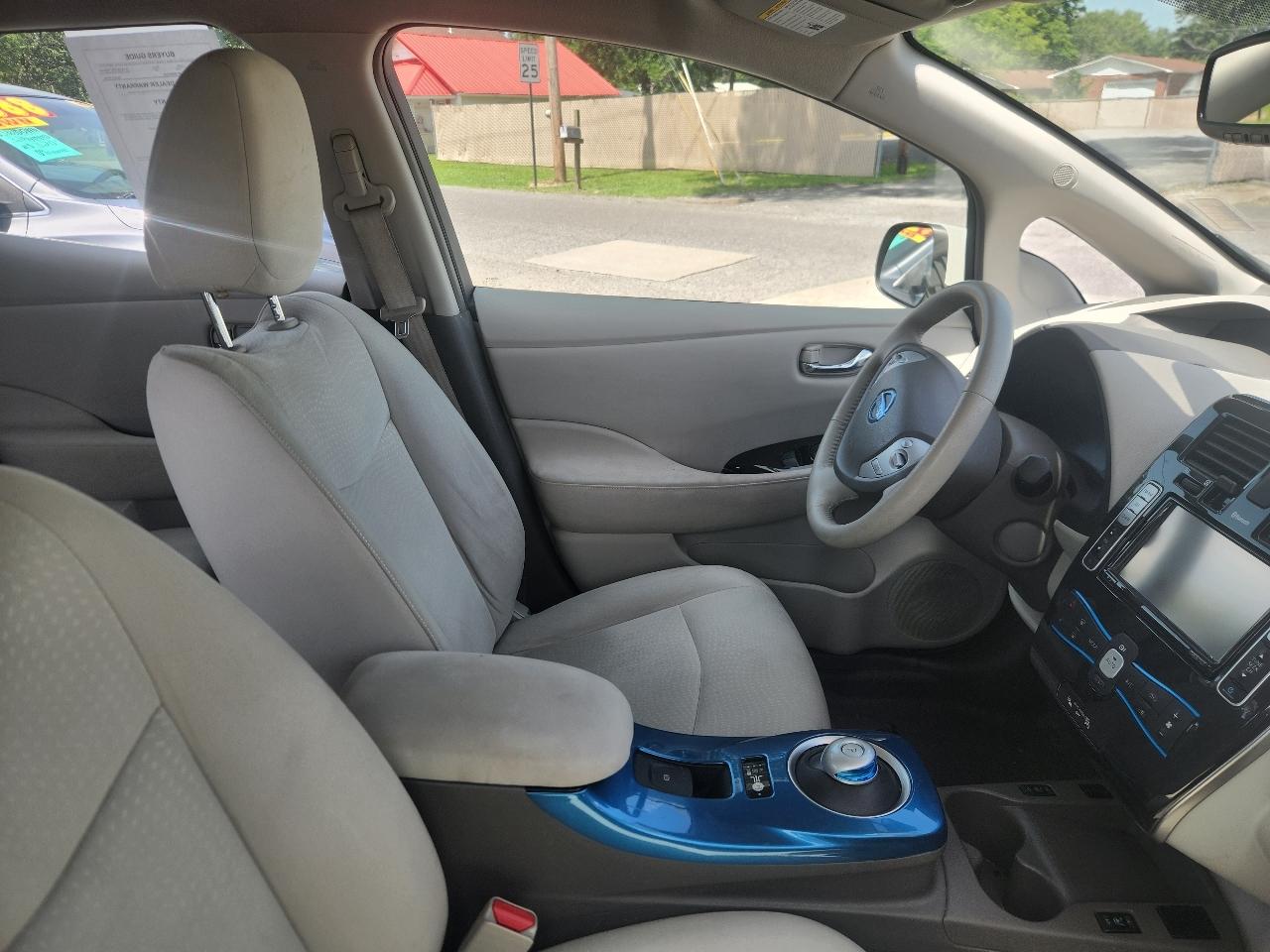 Nissan Leaf SL 2012