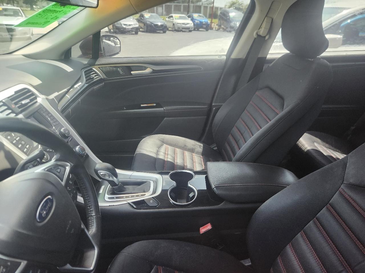 Ford Fusion SE 2015