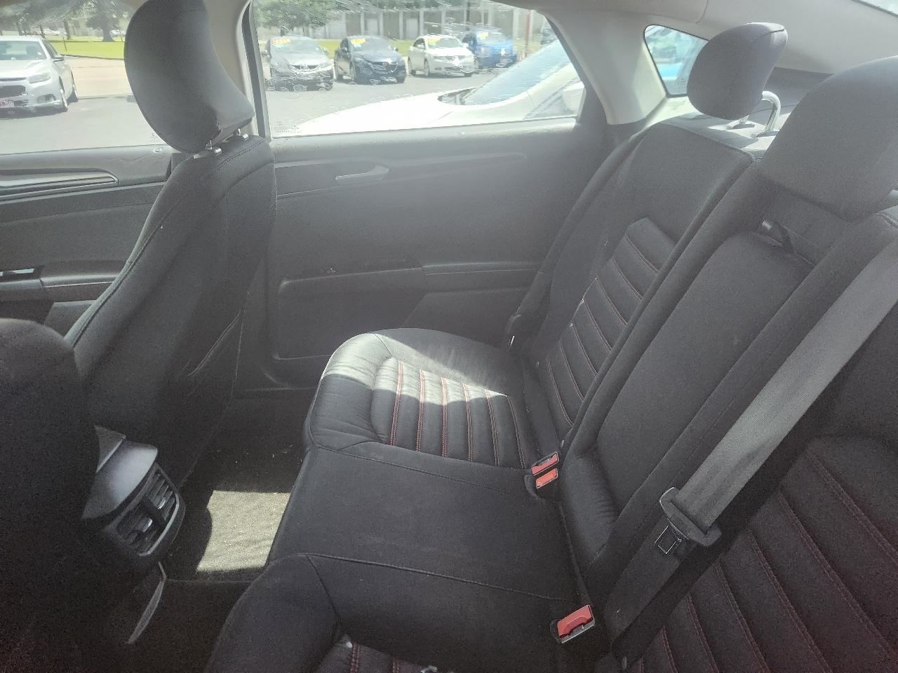 Ford Fusion SE 2015