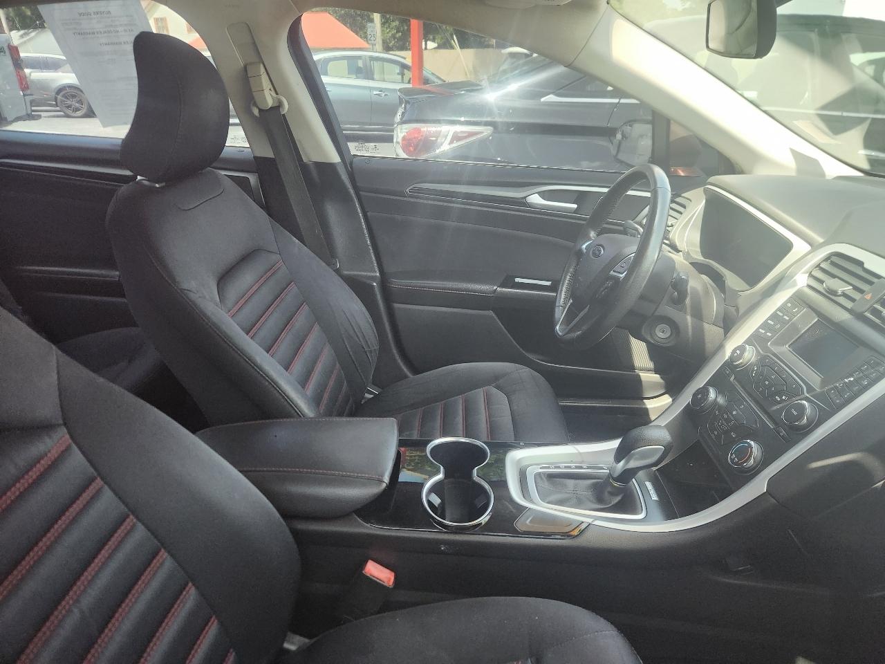 Ford Fusion SE 2015
