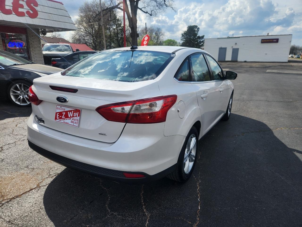 Ford Focus SEL Sedan 2012