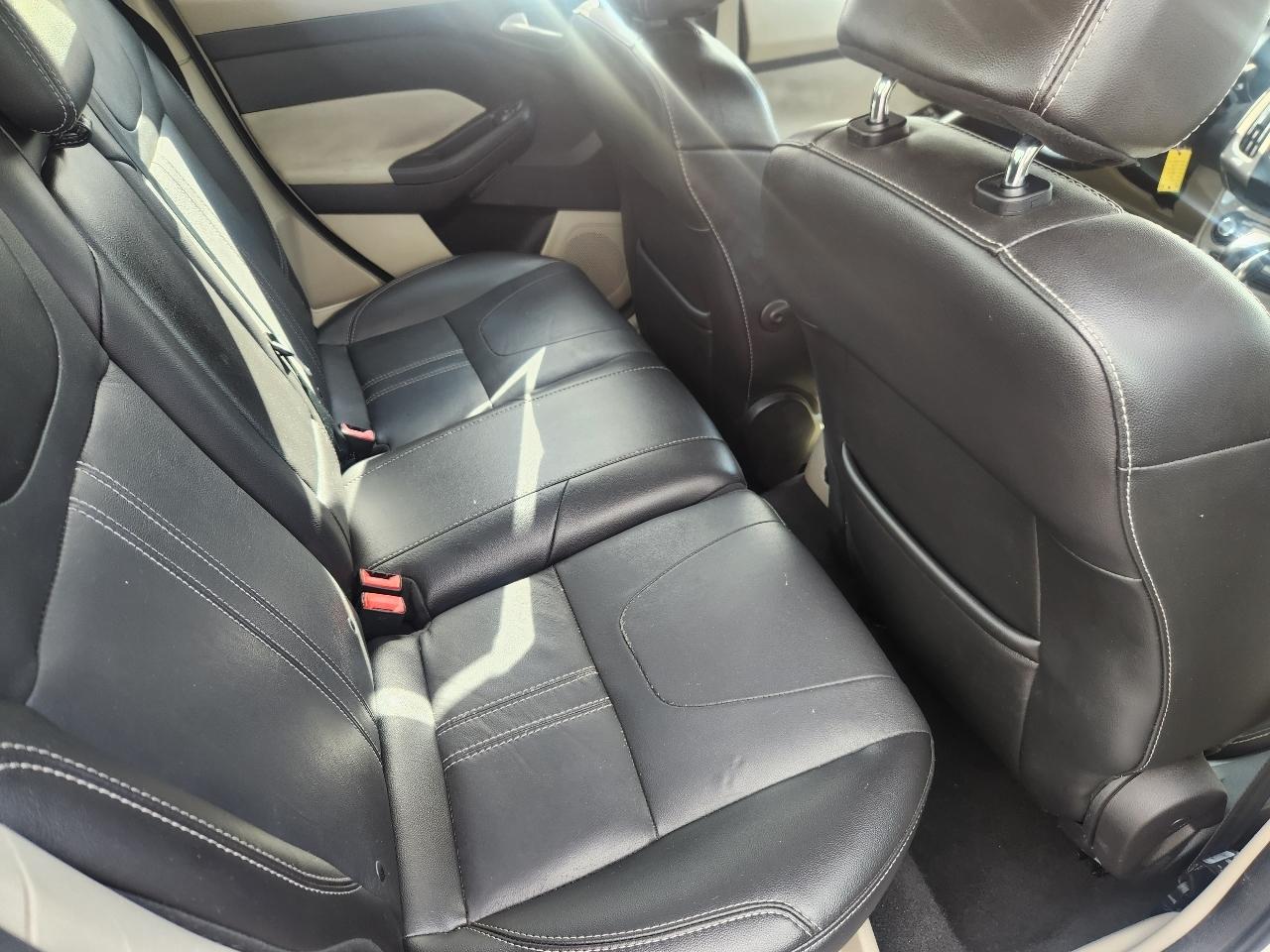 Ford Focus SEL Sedan 2012