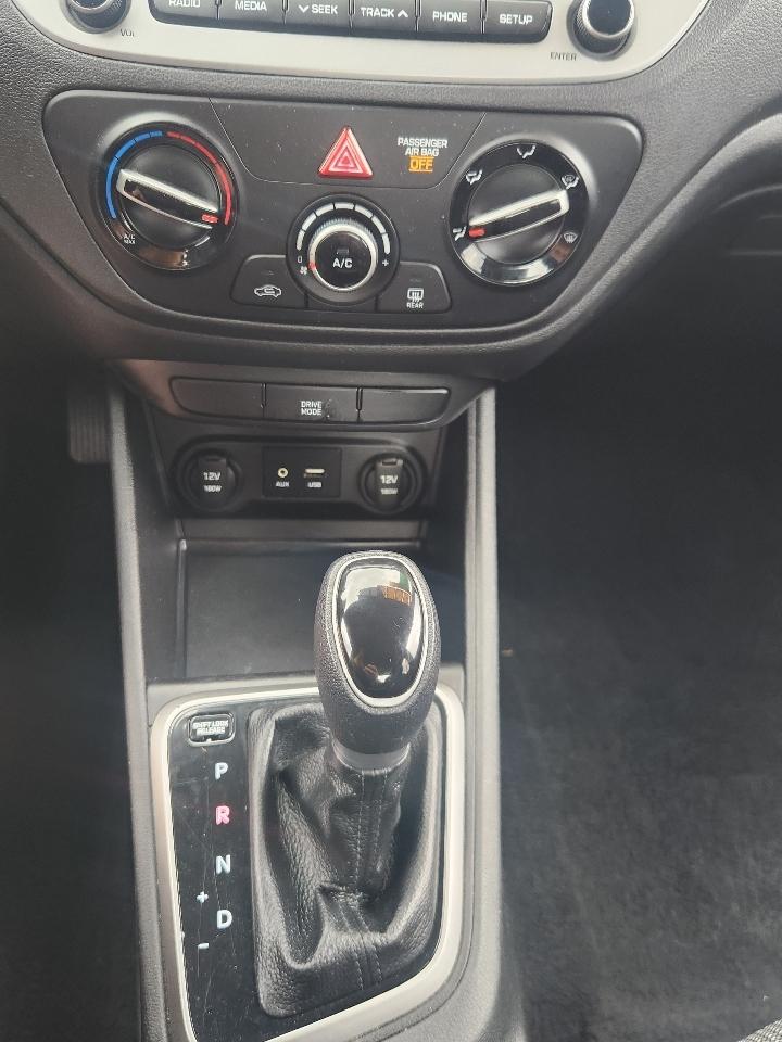 Hyundai Accent SEL 4-Door 6A 2020