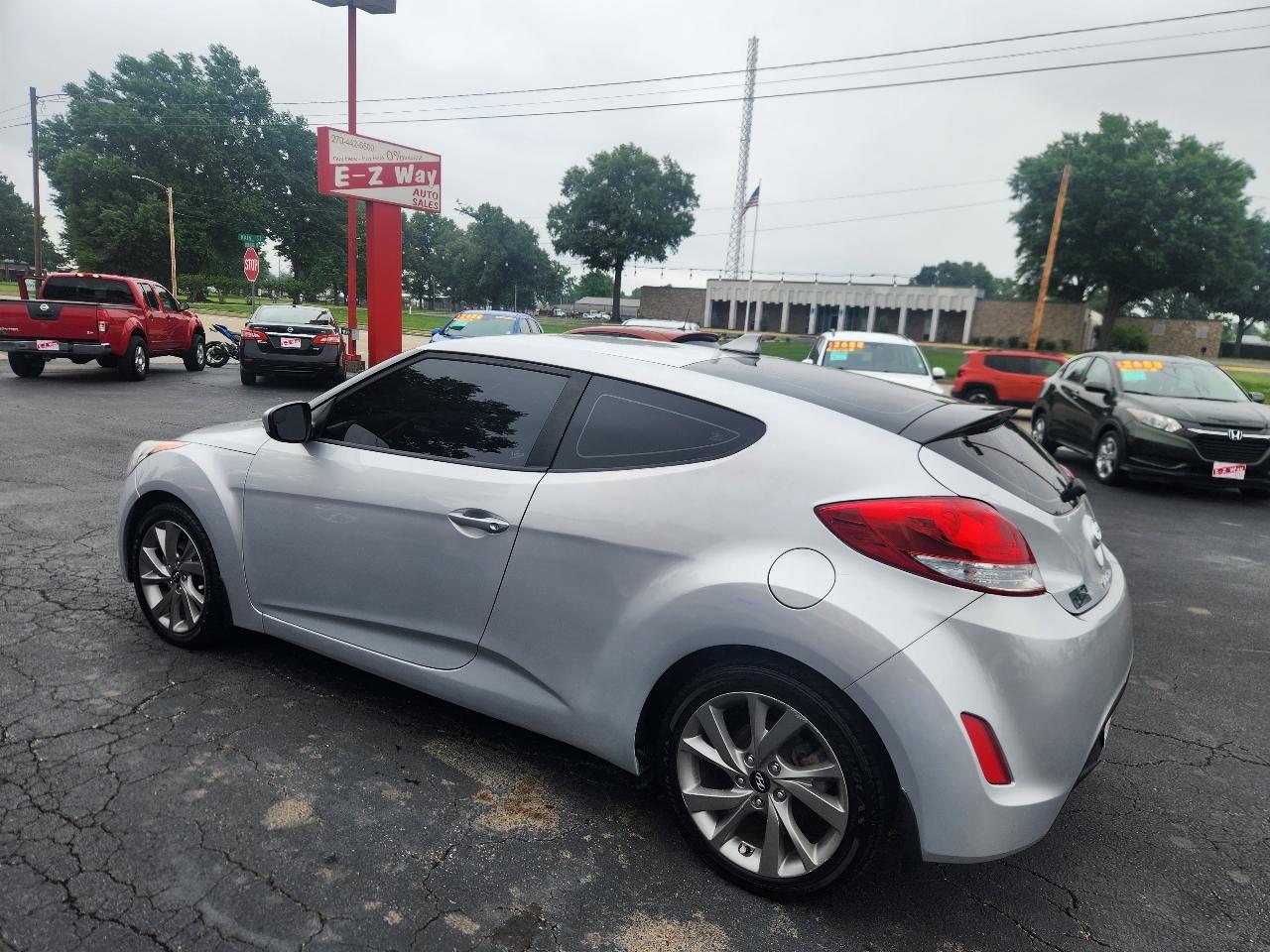 Hyundai Veloster Base 6MT 2017