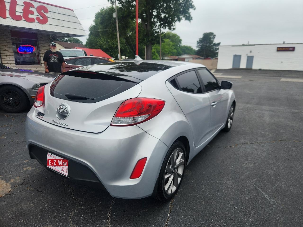Hyundai Veloster Base 6MT 2017
