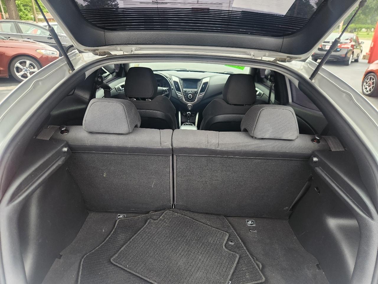 Hyundai Veloster Base 6MT 2017