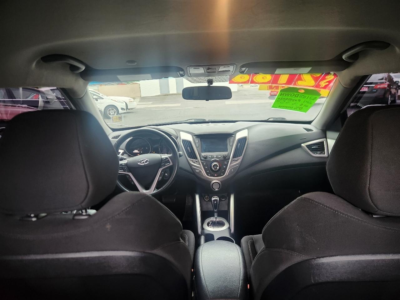 Hyundai Veloster Base 6MT 2017