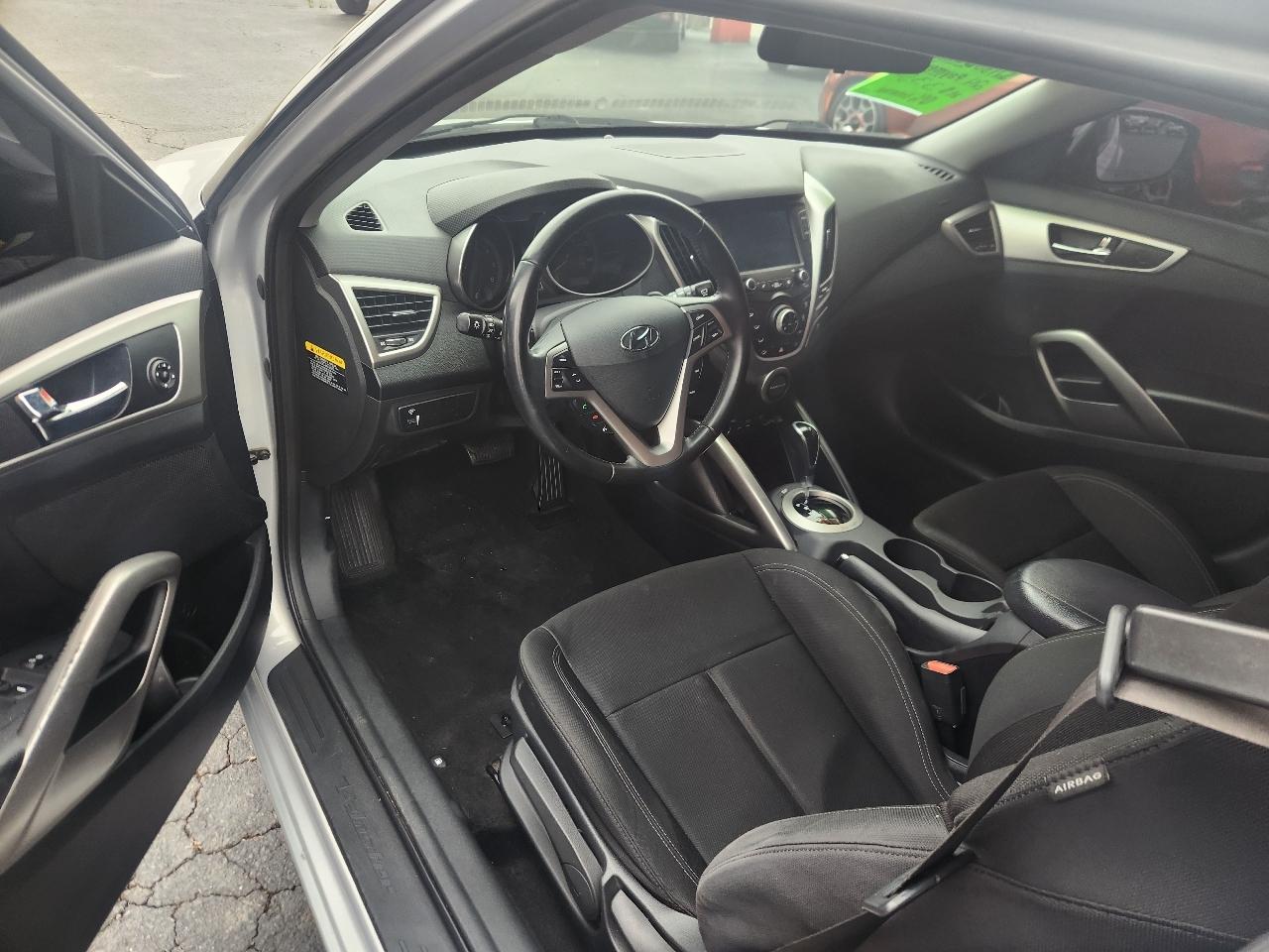 Hyundai Veloster Base 6MT 2017