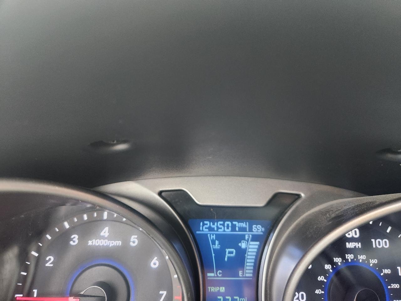 Hyundai Veloster Base 6MT 2017
