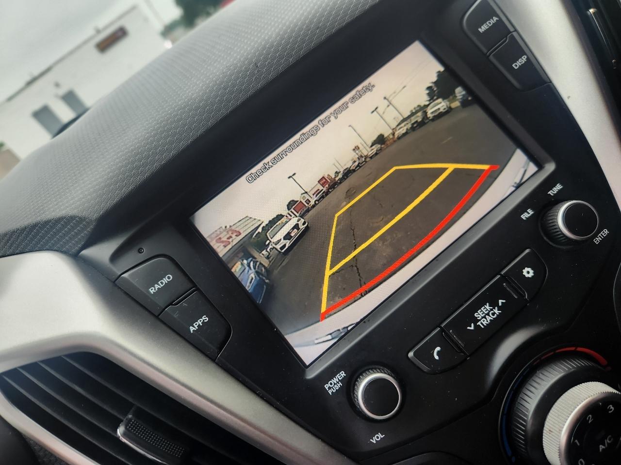 Hyundai Veloster Base 6MT 2017