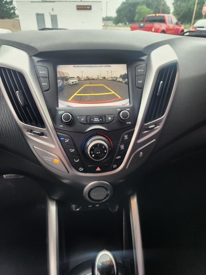 Hyundai Veloster Base 6MT 2017