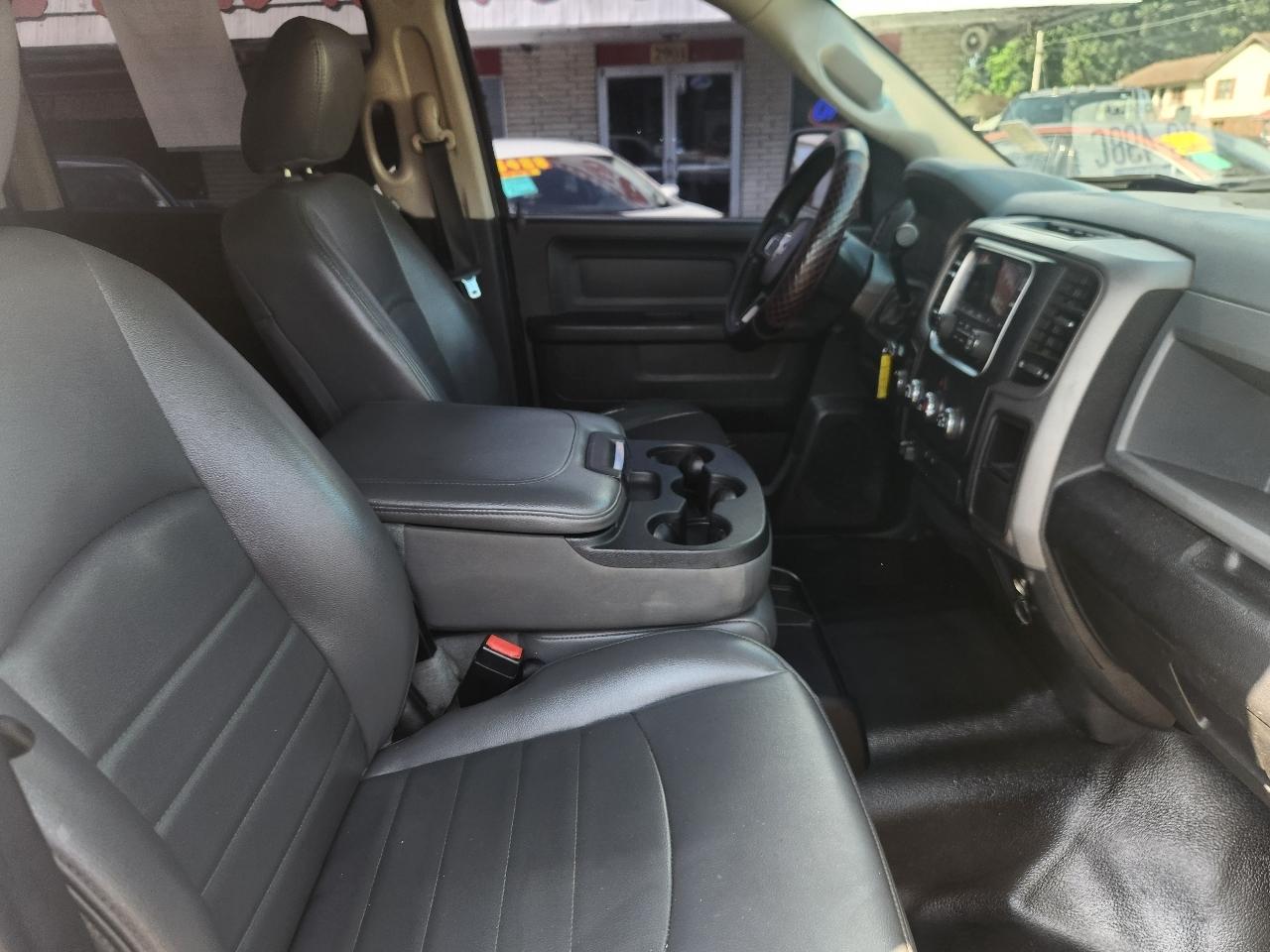 RAM 1500 Tradesman Crew Cab SWB 4WD 2016