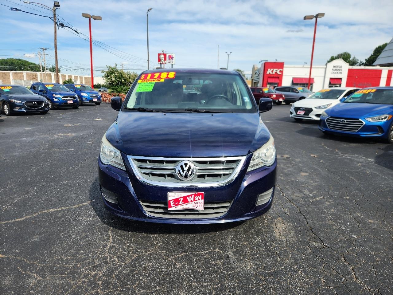 Volkswagen Routan SE 2012