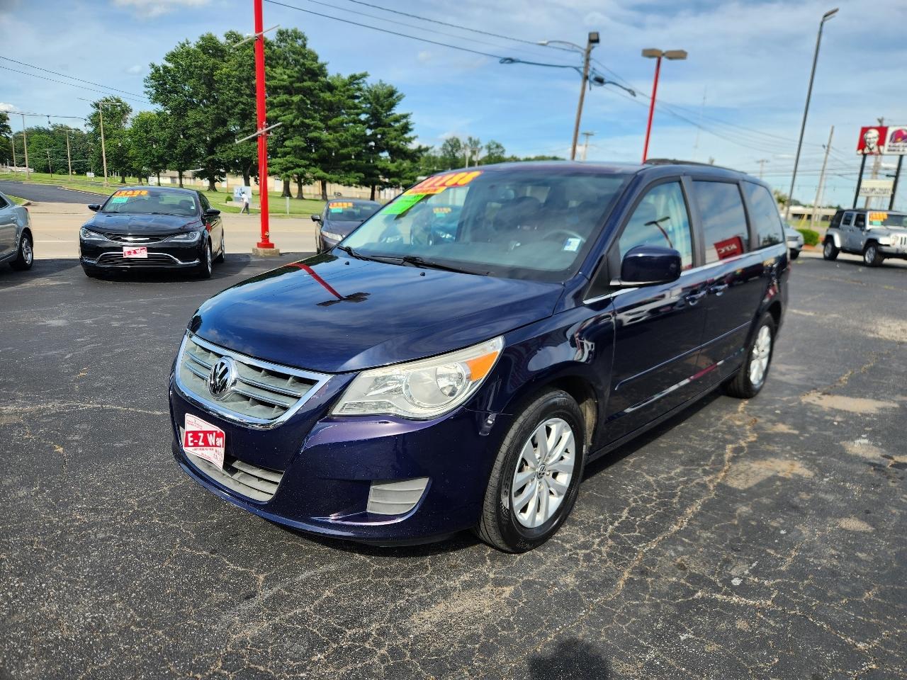 Volkswagen Routan SE 2012