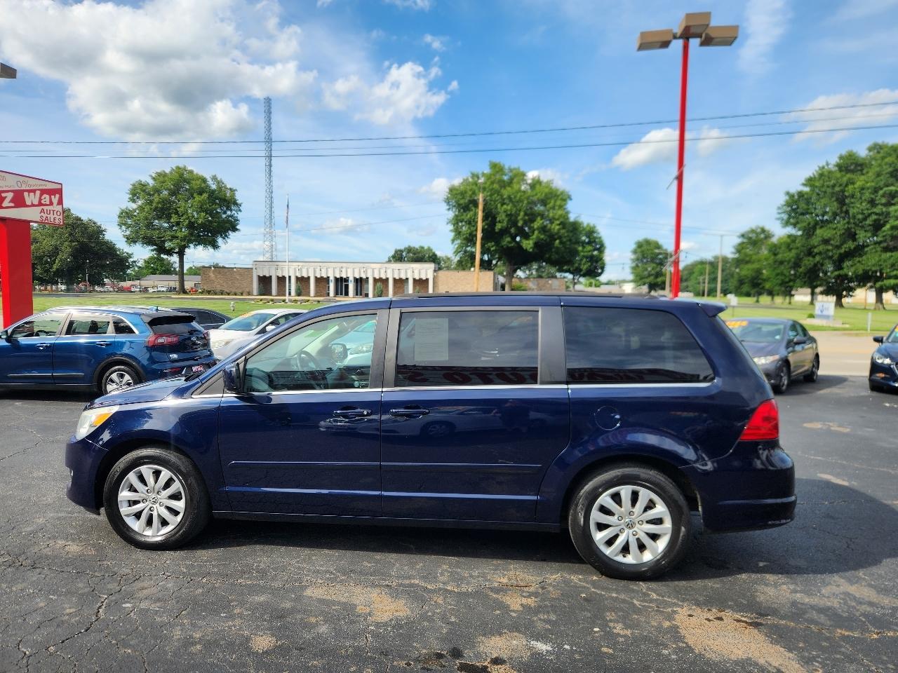 Volkswagen Routan SE 2012