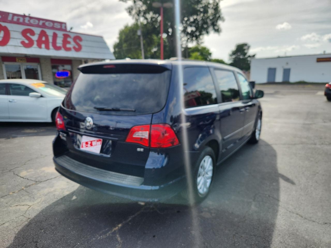 Volkswagen Routan SE 2012