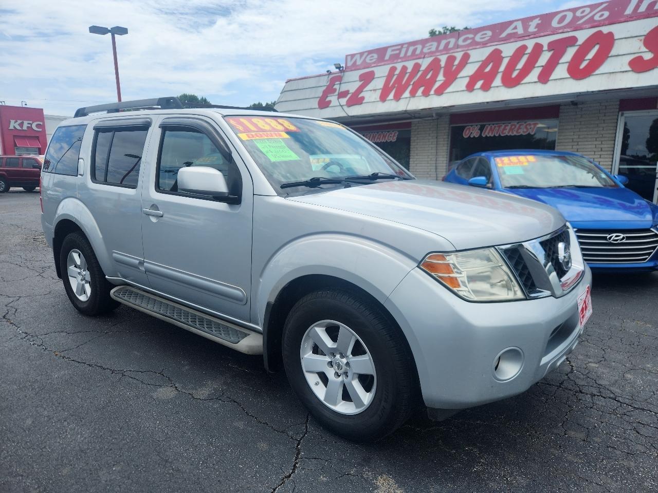 Nissan Pathfinder LE 2WD 2011