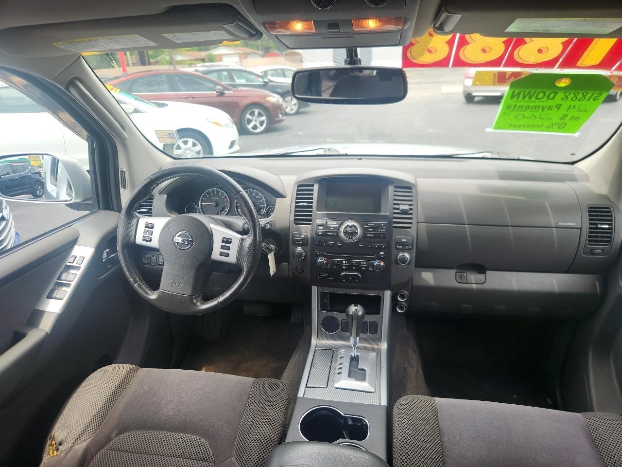 Nissan Pathfinder LE 2WD 2011