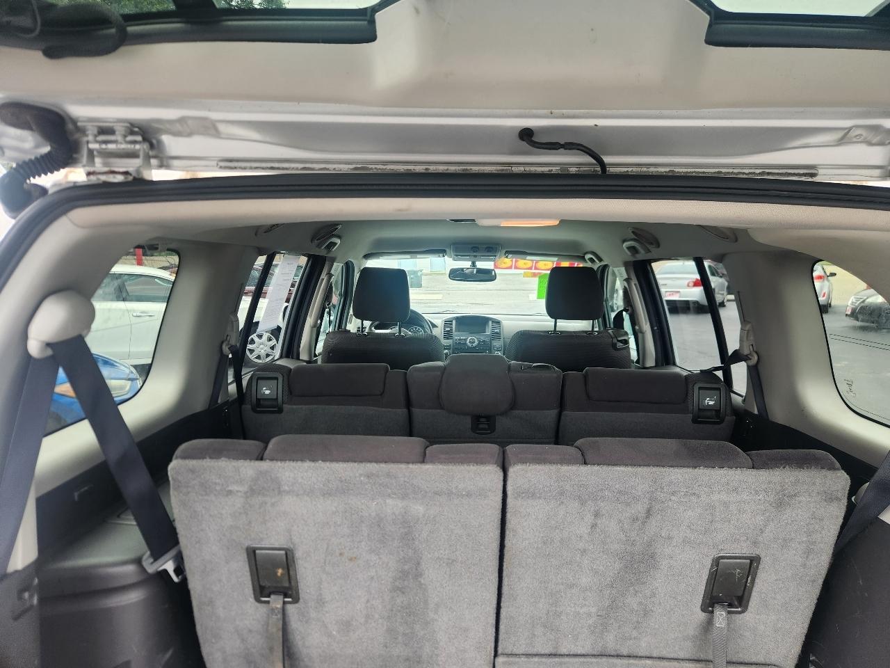 Nissan Pathfinder LE 2WD 2011