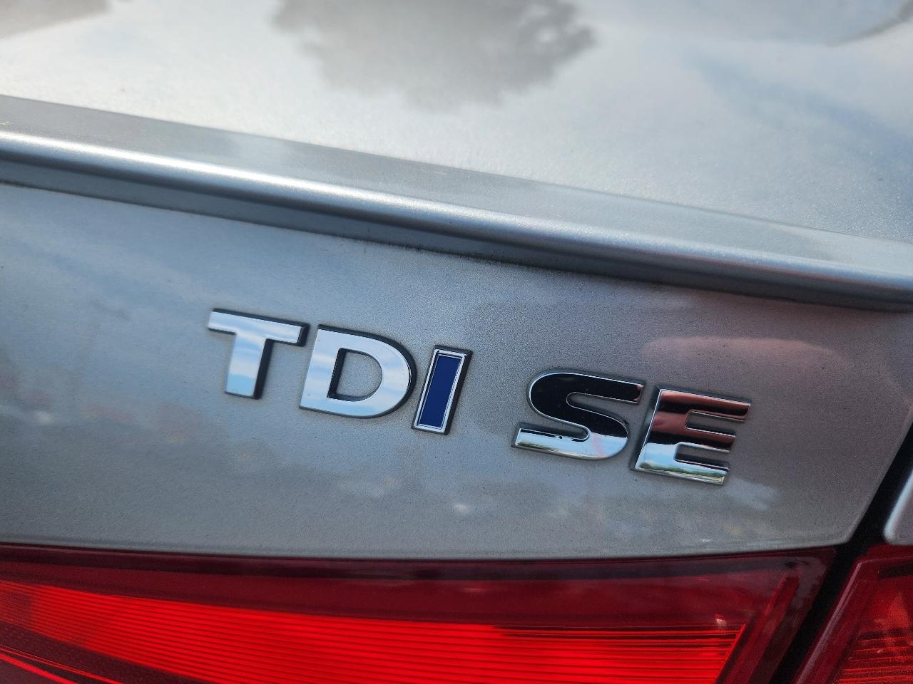Volkswagen Passat 2.0L TDI SE AT 2014