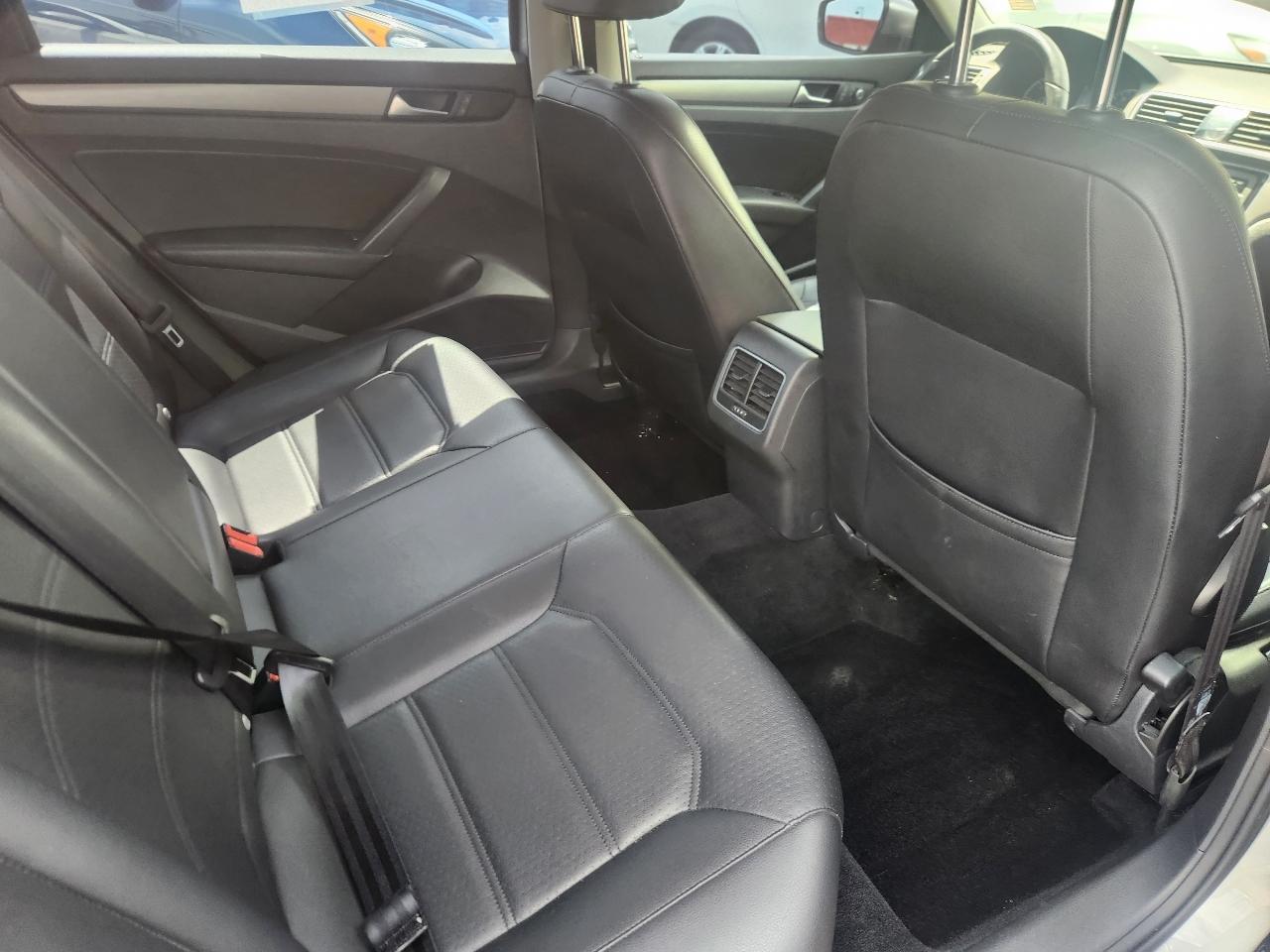 Volkswagen Passat 2.0L TDI SE AT 2014