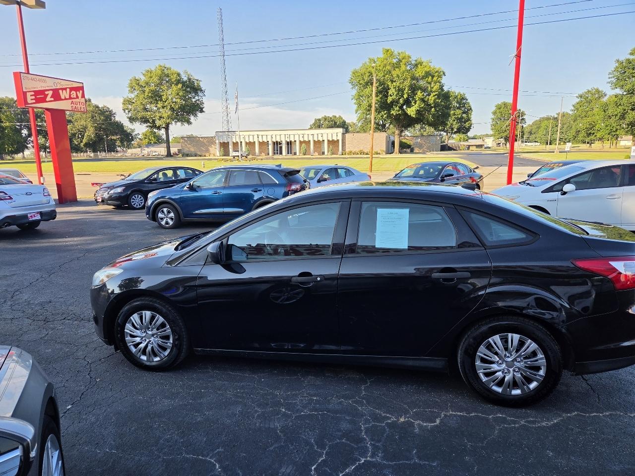 Ford Focus S Sedan 2012