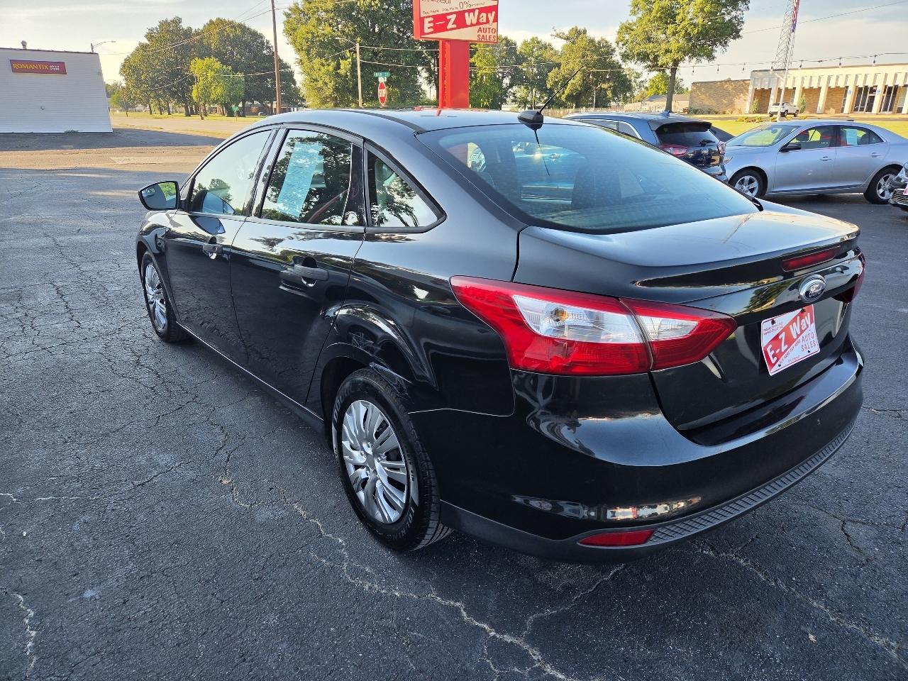 Ford Focus S Sedan 2012
