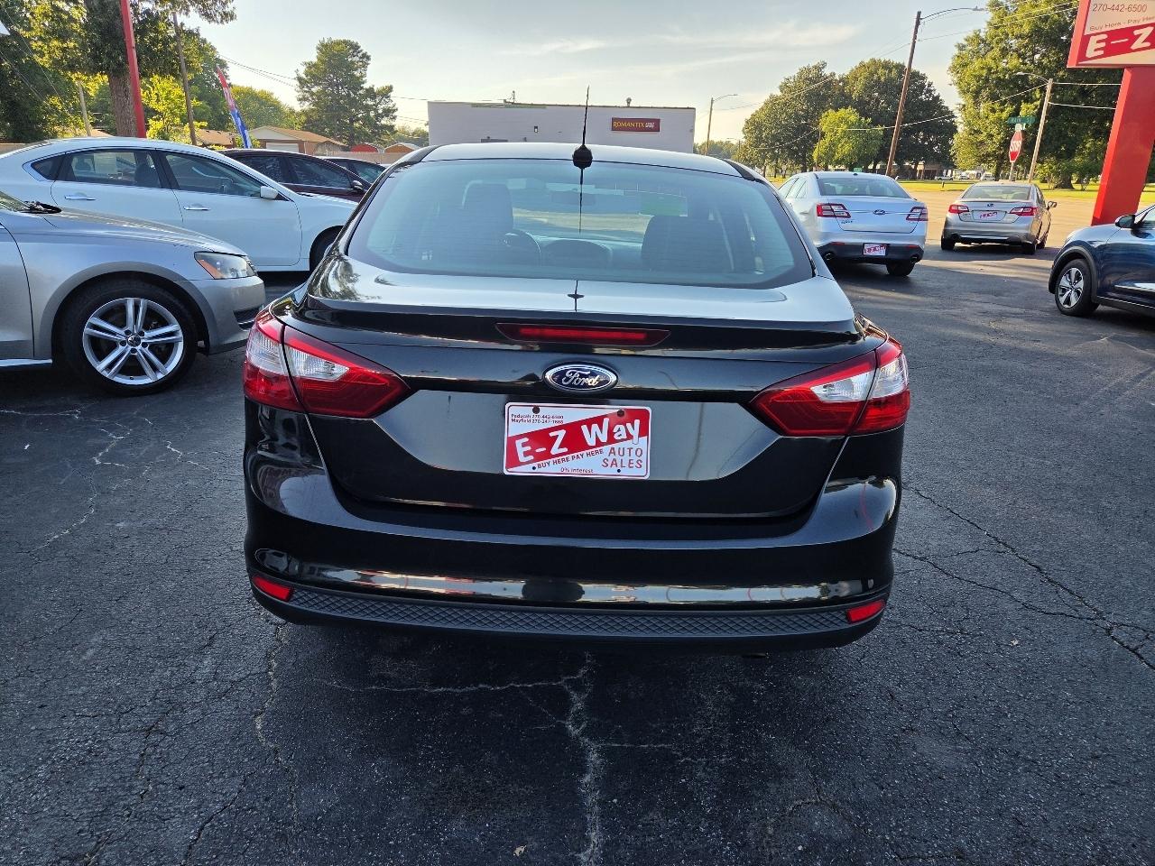 Ford Focus S Sedan 2012