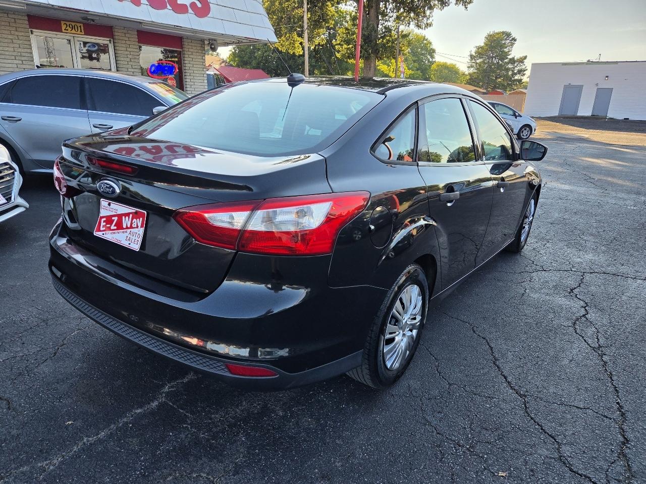Ford Focus S Sedan 2012