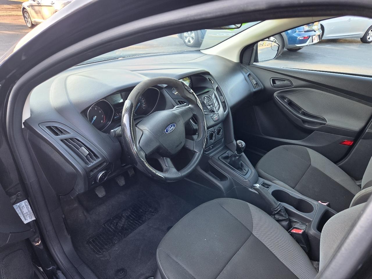 Ford Focus S Sedan 2012