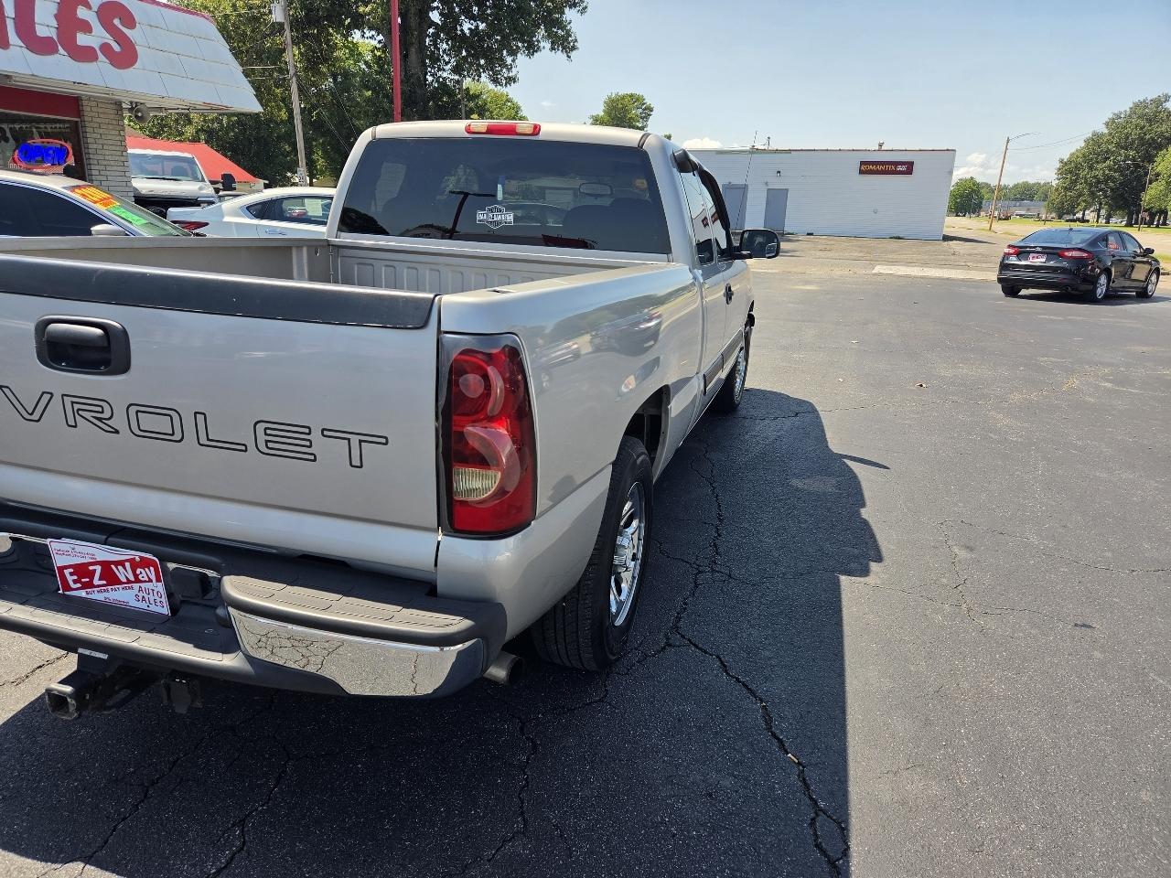 Chevrolet Silverado 1500 LS Ext. Cab Short Bed 2WD 2005