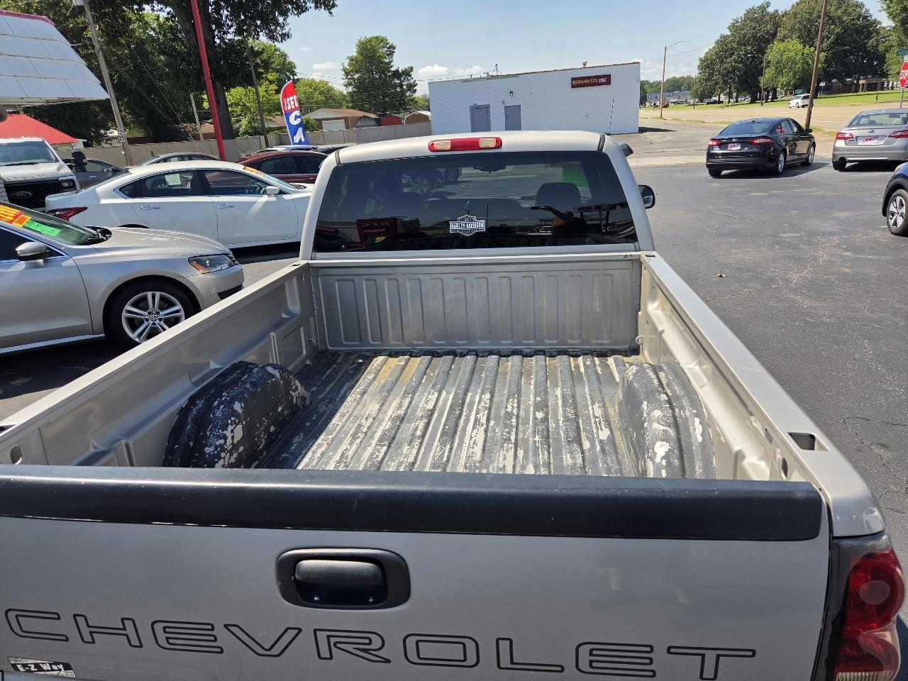 Chevrolet Silverado 1500 LS Ext. Cab Short Bed 2WD 2005