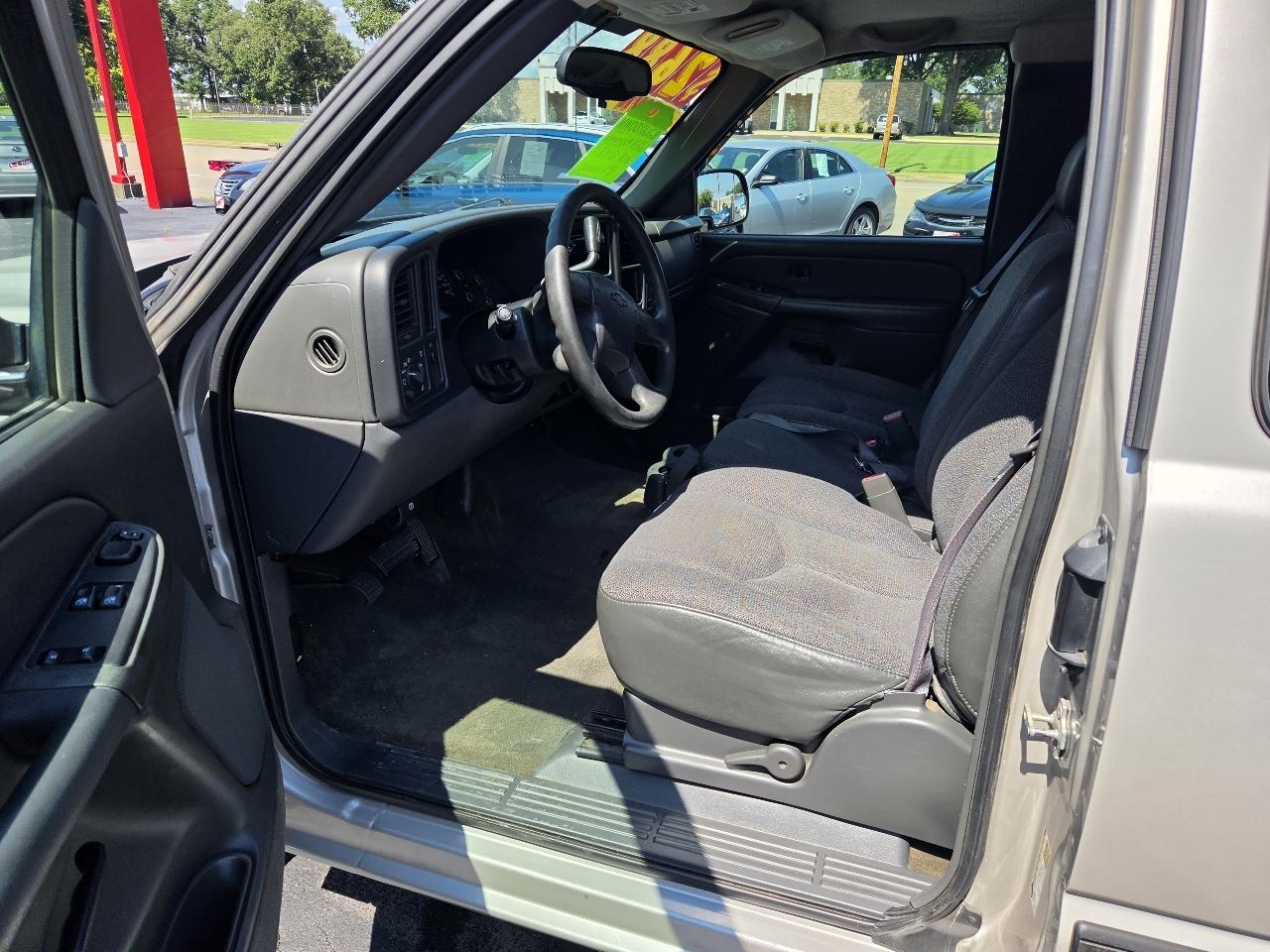 Chevrolet Silverado 1500 LS Ext. Cab Short Bed 2WD 2005