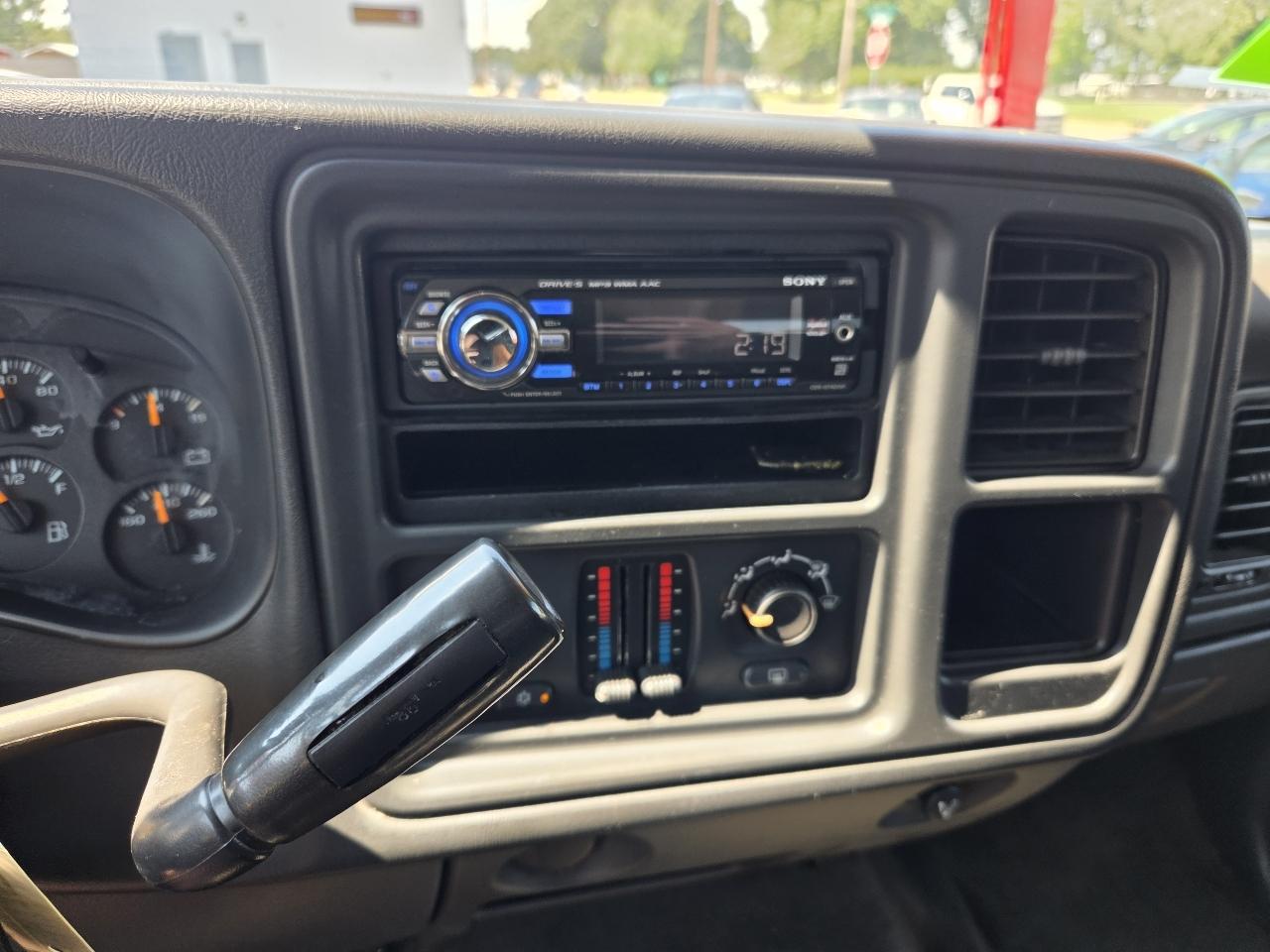 Chevrolet Silverado 1500 LS Ext. Cab Short Bed 2WD 2005