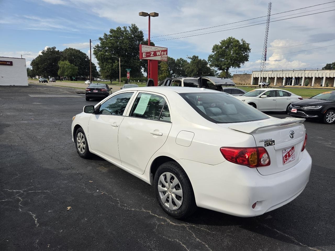 Toyota Corolla Base 5-Speed MT 2010