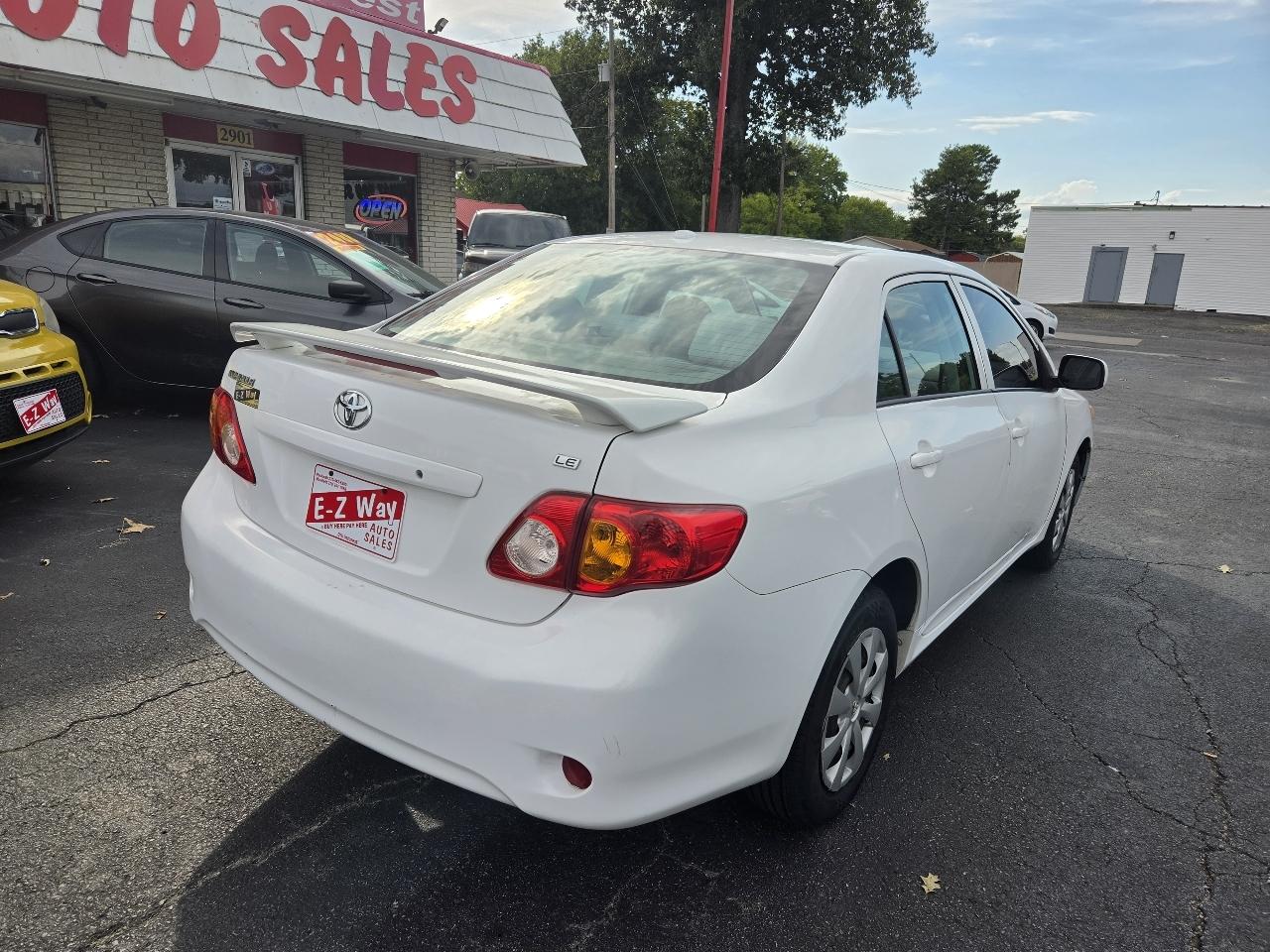 Toyota Corolla Base 5-Speed MT 2010