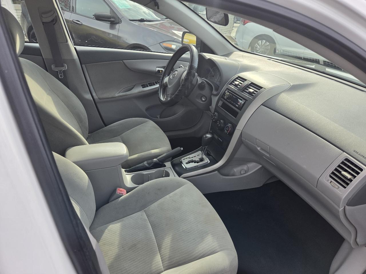 Toyota Corolla Base 5-Speed MT 2010