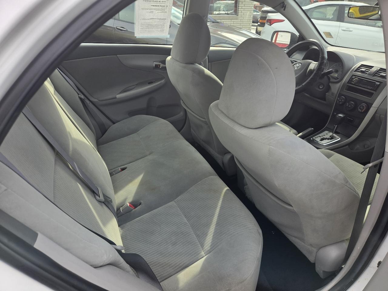Toyota Corolla Base 5-Speed MT 2010