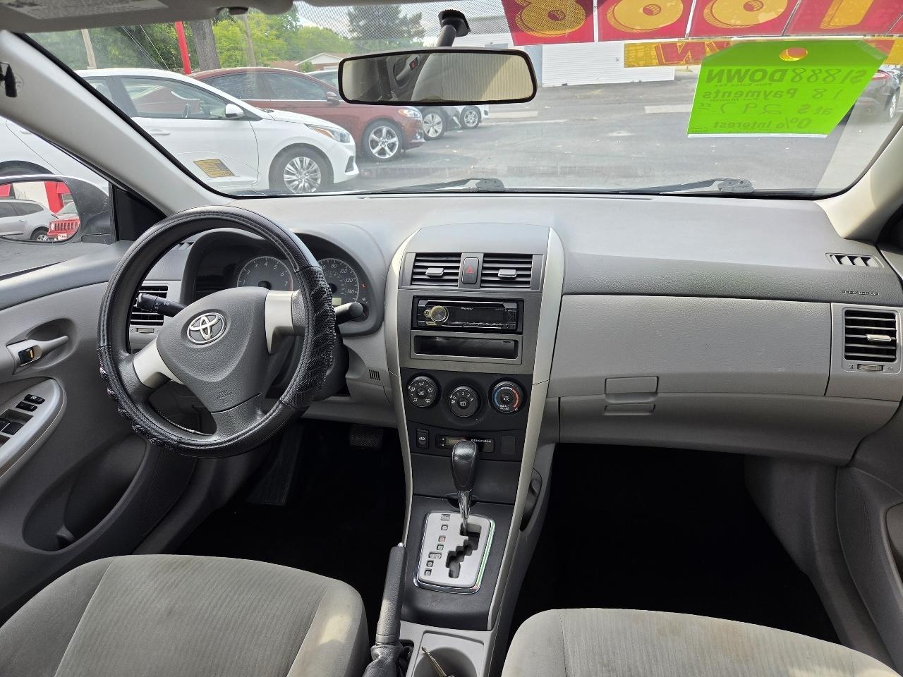 Toyota Corolla Base 5-Speed MT 2010